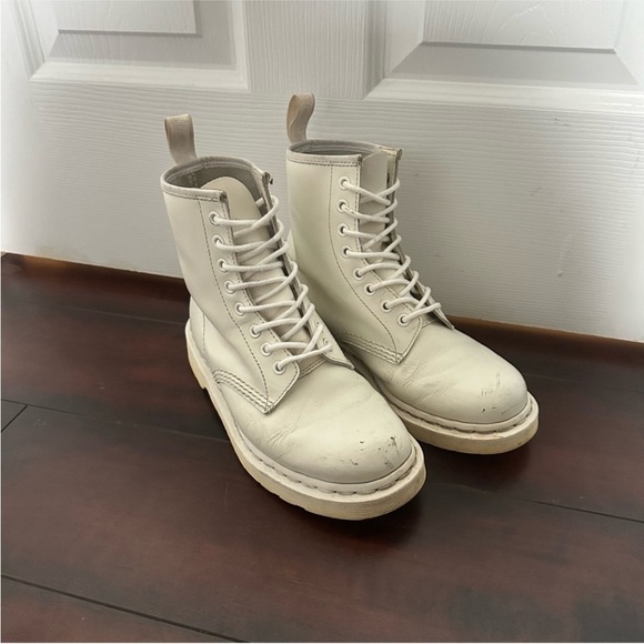 Size 7 Dr Martens 1460 Mono All White Smooth Leather Lace Up Boots - Picture 2 of 10